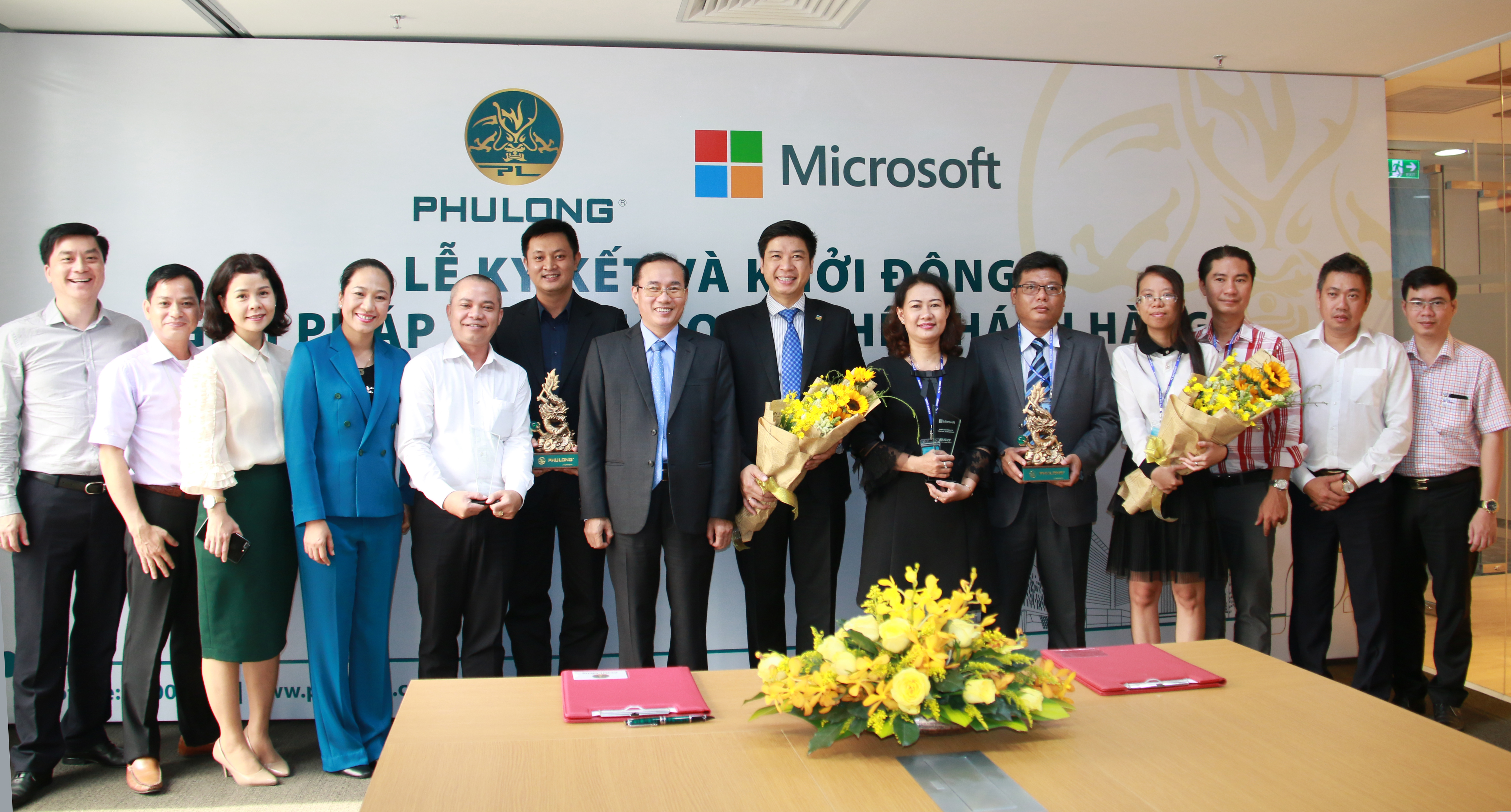 dai20dien20phu20long20va20microsoft20chup20anh20luu20niem