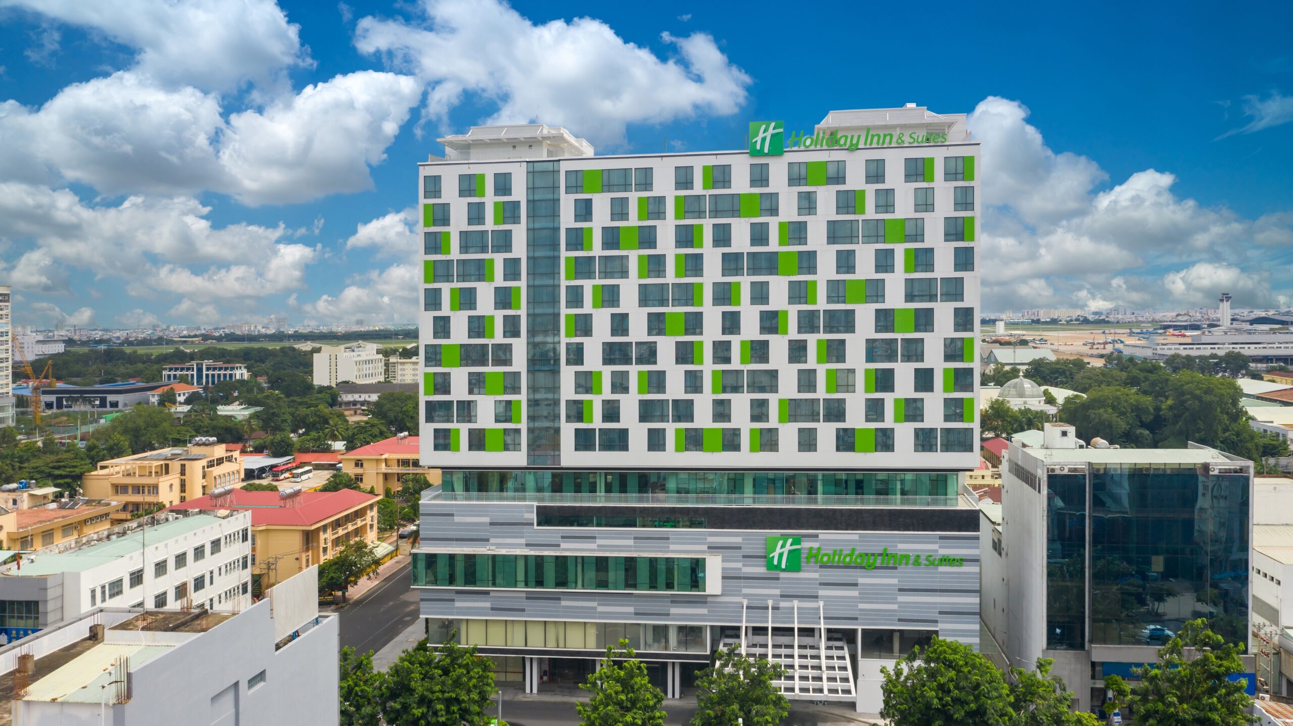 holidayinnsuitessaigonairport_hero20shot
