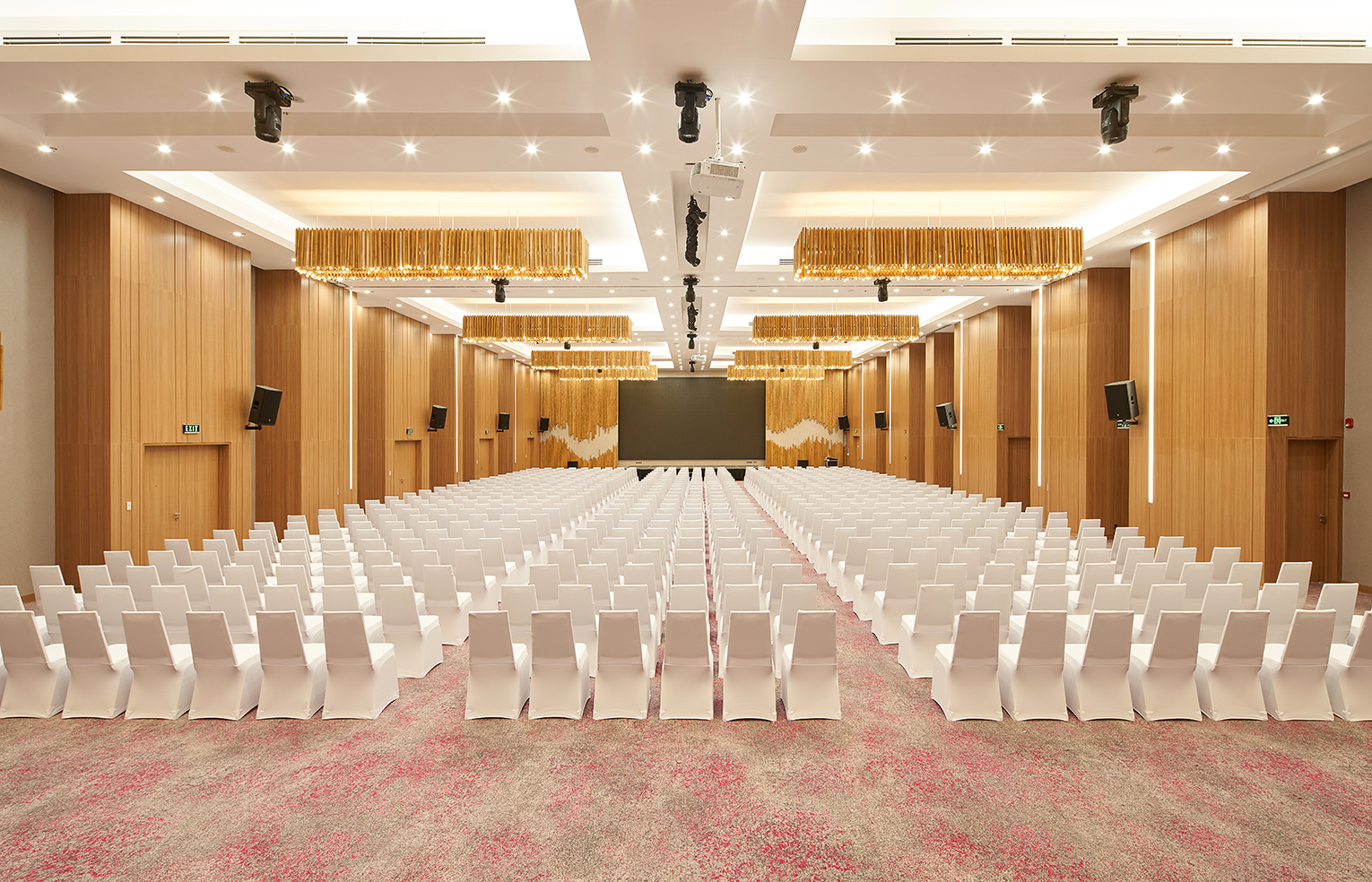holidayinnsuitessaigonairport_song20saigon20ballroom