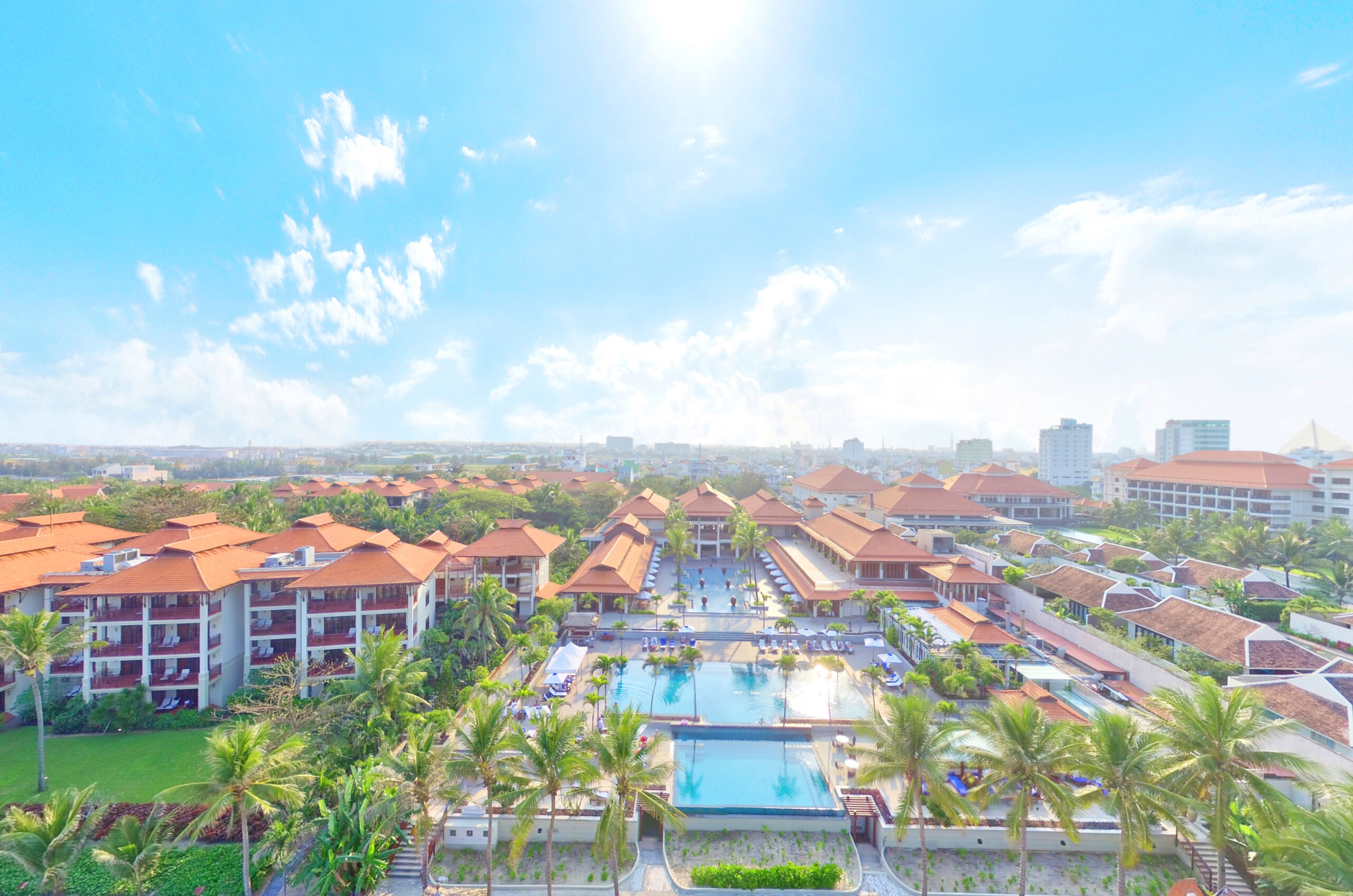 vietnam_danang_furama_resort_exterior-courtyard205bamp5d20ocean20pool